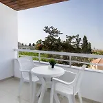 Center, View, 2br *