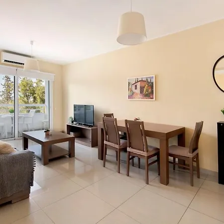 Center, View, 2br
