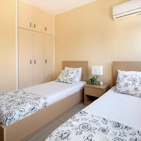 Center, View, 2br *