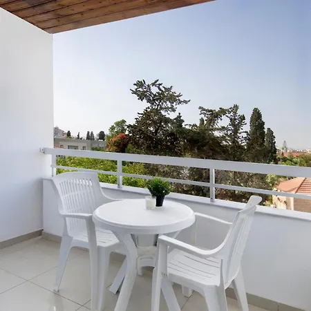 Center, View, 2br *