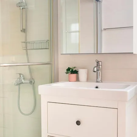 Center, View, 2br *
